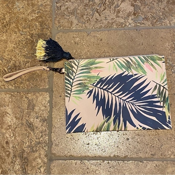 SOLE/SOCIETY Leaves Print Clutch Pouch 9”x12-1/2” - Picture 3 of 6